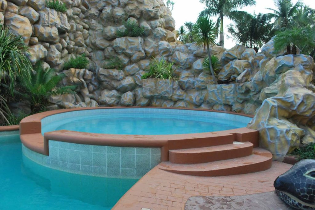 10 Ideas for creating a backyard mini pool
